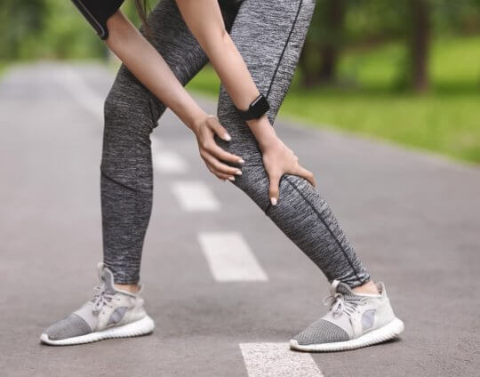 Conheça as causas da dor no quadril irradiando para a perna e como eliminar essa dor da sua rotina